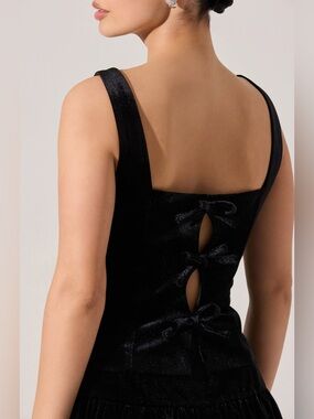 ASTR Bow-Back Velvet Top
